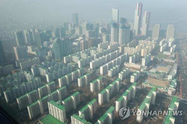 This file photo taken on Jan. 8, 2023, shows an apartment complex in western Seoul. (Yonhap)