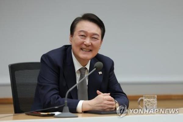 This photo provided by the office of President Yoon Suk Yeol shows Yoon smiling during a meeting with government ministry employees in the administrative city of Sejong on Feb. 7, 2023. (Yonhap)