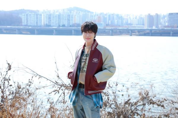 BTS member J-Hope is seen in this photo captured from his video uploaded on Weverse, a K-pop o<em></em>nline fan community platform, on March 3, 2023. (PHOTO NOT FOR SALE) (Yonhap)