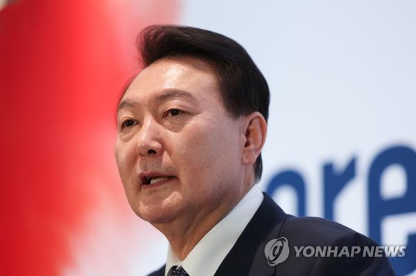 President Yoon Suk Yeol speaks at Korea Night 2023 during the annual meeting of the World Eco<em></em>nomic Forum in Davos, Switzerland, on Jan. 18, 2023. (Yonhap)