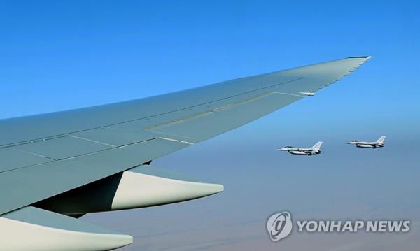 UAE Air Force fighter planes escort the presidential jet carrying President Yoon Suk Yeol on Jan. 14, 2023. (Yonhap)
