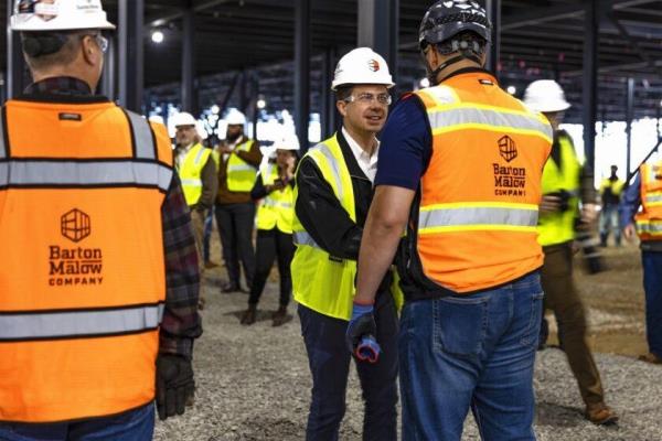 U.S. Transportation Secretary Pete Buttigieg visits the co<em></em>nstruction site of BlueOval SK Battery Park in Kentucky on March 3, 2023, in this photo released by SK On Co. (PHOTO NOT FOR SALE) (Yonhap)