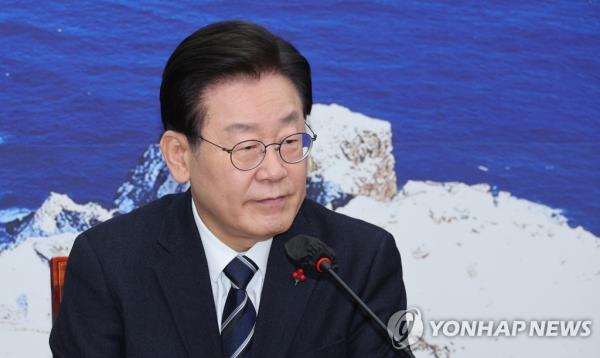 The main opposition Democratic Party leader Lee Jae-myung attends a party meeting at the Natio<em></em>nal Assembly in western Seoul on Jan. 9, 2023. (Yonhap)