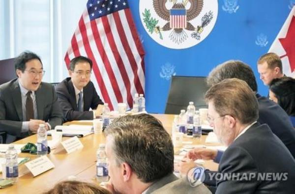 South Korea's Second Vice Foreign Minister Lee Do-hoon (L) speaks during a meeting on launching the Minerals Security Partnership in Canada on June 15, 2022, in this file photo provided by the industry ministry. (PHOTO NOT FOR SALE) (Yonhap) 