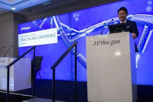 This undated photo provided by Lotte Biologics Co. shows its CEO, Lee Won-jik, speaking during the J.P. Morgan Healthcare Co<em></em>nference held in San Francisco from Jan. 9-12, 2022. (PHOTO NOT FOR SALE) (Yonhap)
