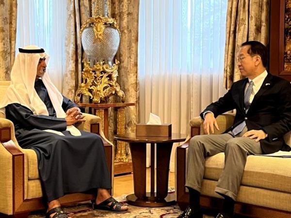 Unification Minister Kwon Young-se (R) meets with Tolerance and Coexistence Minister Sheikh Nahyan bin Mubarak Al Nahyan on Jan. 15, 2023, in Abu Dhabi, in this photo provided by the unification ministry. (PHOTO NOT FOR SALE) (Yonhap)
