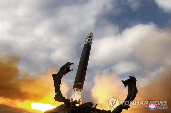 North Korea fires a Hwasong-17 interco<em></em>ntinental ballistic missile from the Sunan area in Pyongyang, in this photo released by the Korean Central News Agency (KCNA) on Nov. 19, 2022, a day after the launch. (For Use o<em></em>nly in the Republic of Korea. No Redistribution) (Yonhap)
