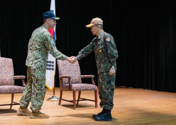 R. Adm. Ko Seung-bum (R) shakes hands with V. Adm. Brad Cooper, commander of the U.S. Naval Forces Central Command, in a ceremony marking Ko's assumption of the command of Combined Task Force 151 at a U.S. naval ba<em></em>se in Bahrain on Feb. 16, 2023, in this photo released by the U.S. Navy. (PHOTO NOT FOR SALE) (Yonhap)