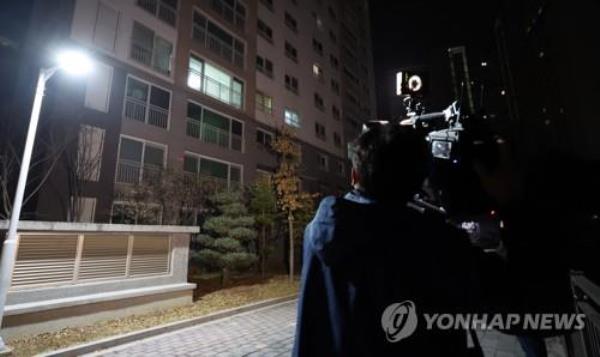 The photo shows the mortuary of opposition leader Lee Jae-myung's former chief of staff in Seongnam, south of Seoul, on March 10, 2023. (Yonhap)