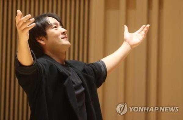 Actor Park Hae-soo plays Mephistopheles, the devil character in Goethe's tragic play 