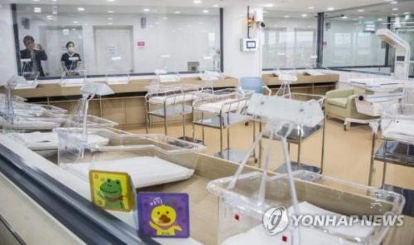 报道:一半的韩国人认为婚姻和生育不是必须的