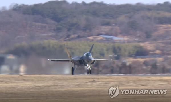 This photo, released by the Defense Acquisition Program Administration (DAPA) on Feb. 20, 2023, shows a KF-21 prototype fighter taking off from the Air Force's 3rd Flying Training Wing in Sacheon, a<em></em>bout 300 kilometers south of Seoul, at 11:19 a.m. The fourth prototype of South Korea's homegrown fighter KF-21 Boramae completed a 34-minute flight, according to DAPA. (PHOTO NOT FOR SALE) (Yonhap)