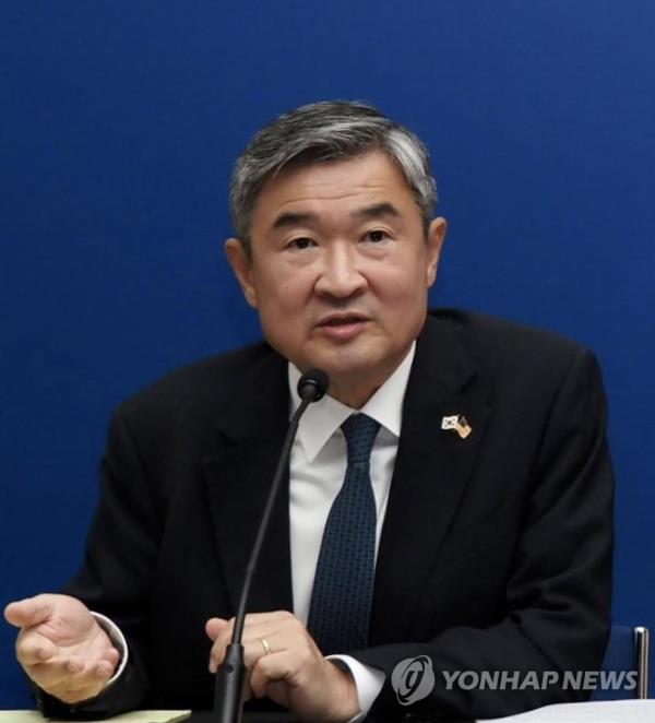 This file photo shows Cho Tae-yong, then South Korea's ambassador to the United States, speaking to South Korean correspo<em></em>ndents in Washington in July 2022. (Yonhap)