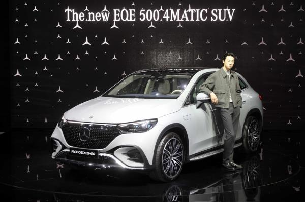 This photo taken March 30, 2023, during the press day of the Seoul Mobility Show in Goyang, just northwest of Seoul, and offered by Mercedes-Benz shows the EQE 500 4MATIC SUV to be launched in the Korean market this year. (PHOTO NOT FOR SALE) (Yonhap)