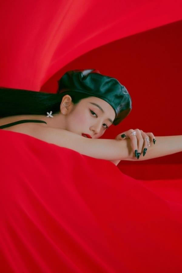 BLACKPINK的Jisoo在准备个人首秀时发现了自己的新一面
