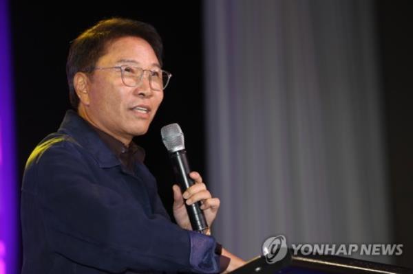 SM娱乐公司创始人李开复展望未来，公司将任命新的管理层