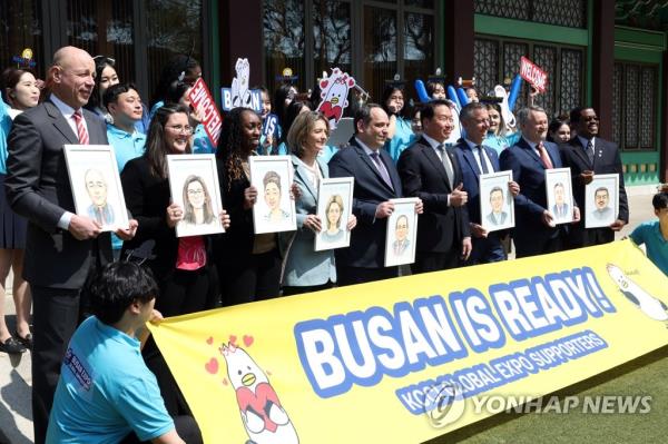 (LEAD)商界在欢迎BIE检查组的活动中宣传韩国申办世博会