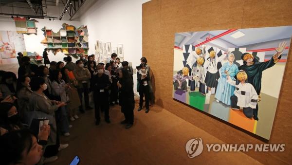 Mexico-born artist Aliza Nisenbaum's painting inspired by Gwangju-ba<em></em>sed theater group Shinmyeong is introduced during a press preview session for the 14th Gwangju Biennale at the Gwangju Biennale Exhibition Hall on April 5, 2023, two days ahead of its opening. (Yonhap)
