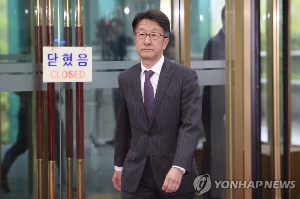 Naoki Kumagai, deputy chief of mission at the Japanese Embassy in Seoul, enters the South Korean foreign ministry building in the capital on April 11, 2023, after being summo<em></em>ned over Tokyo's renewed territorial claim to Dokdo. (Yonhap)