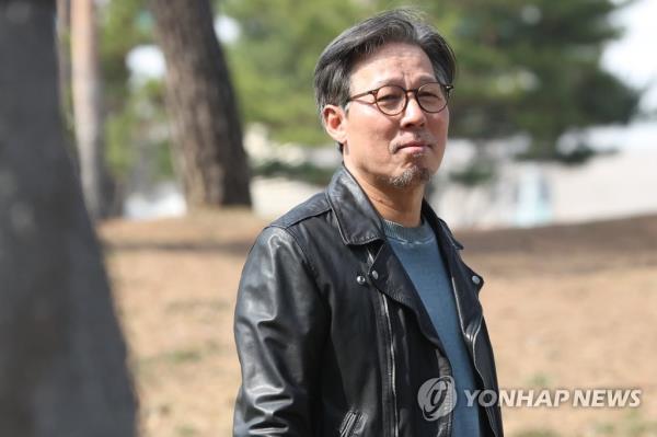 In this file photo, South Korean novelist Cheon Myeong-kwan poses for a photo ahead of an interview with Yo<em></em>nhap News Agency in Goyang, just northwest of Seoul, on March 31, 2023. (Yonhap)