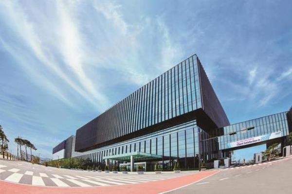 This photo provided by Samsung Biologics Co. shows the company's Plant 3 in Songdo, west of Seoul. (PHOTO NOT FOR SALE) (Yonhap)