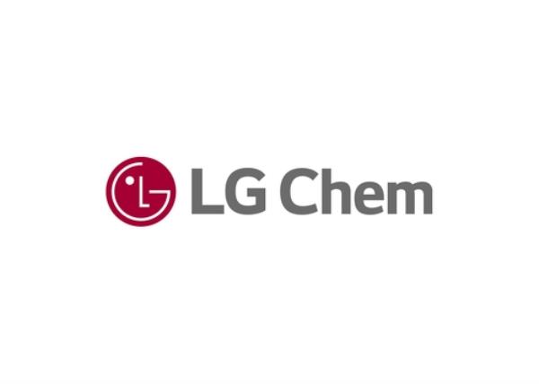 (2nd LD) LG Chem Q1 operating profit dip 23 pct on weak petchem demand - 1
