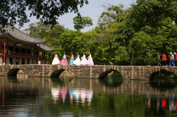 This photo captured from the website of the Korea Tourism Organization is from the 92nd Namwon Chunhyang Festival held in May 2022. (PHOTO NOT FOR SALE) (Yonhap)