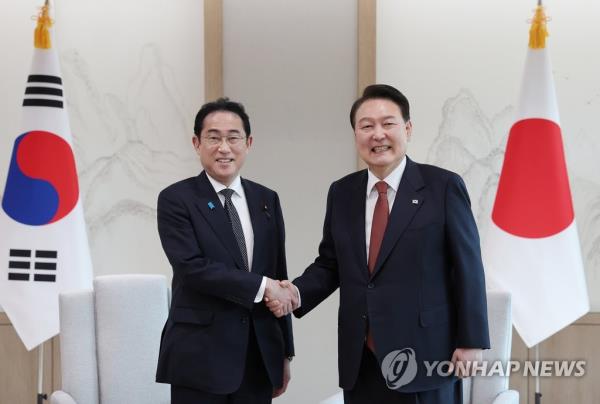 In this photo provided by the presidential office, President Yoon Suk Yeol (R) and Japanese Prime Minister Fumio Kishida shake hands during their summit in Seoul on May 7, 2023. (PHOTO NOT FOR SALE) (Yonhap)
