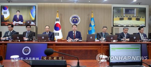 President Yoon Suk Yeol (C) speaks during a Cabinet meeting at the presidential office in Seoul on May 9, 2023. (Pool photo) (Yonhap)