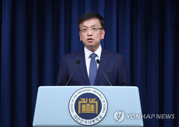 Choi Sang-mok, senior presidential secretary for eco<em></em>nomic affairs, gives a press briefing on President Yoon Suk Yeol's upcoming trip to Lithuania and Poland at the presidential office in Seoul on July 6, 2023. (Yonhap)