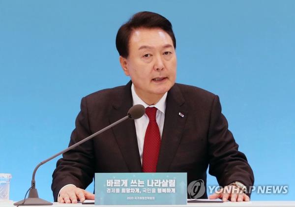 President Yoon Suk Yeol speaks at a natio<em></em>nal financial strategy meeting at Cheong Wa Dae in Seoul on June 28, 2023. (Pool photo) (Yonhap)