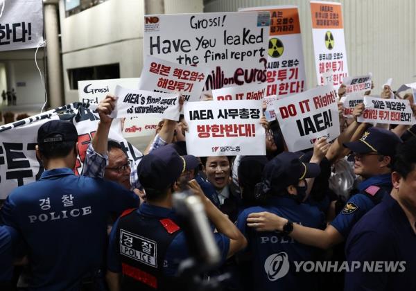 A group of protesters stage a protest rally at Gimpo Internatio<em></em>nal Airport in western Seoul on July 7, 2023 ahead of the arrival of Internatio<em></em>nal Atomic Energy Agency Director General Rafael Mariano Grossi to discuss the recently released IAEA report on Japan's plan to discharge treated radioactive water from a damaged nuclear power plant in Fukushima. (Yonhap)