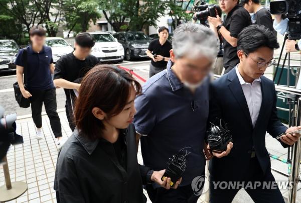 网上交易社区经营者因操纵股票罪被捕