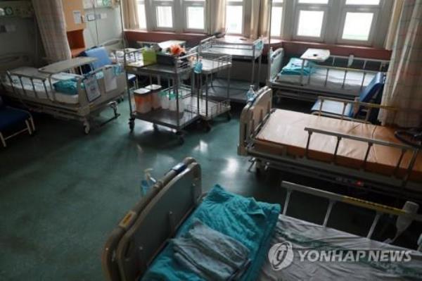 A general ward room of Pusan Natio<em></em>nal University Hospital in the southern port city of Busan is empty on July 13, 2023, the first day of a general strike by its unio<em></em>nized medical workers. (Yonhap)