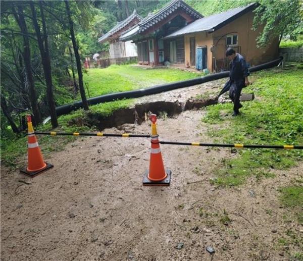Land near Buseoksa Temple (Natio<em></em>nal Treasure No. 17) in Yeo<em></em>ngju (57 B.C.-A.D. 935), located 229 kilometers southeast of Seoul, is washed away by heavy rain, in this photo provided by the Cultural Heritage Administration on July 17, 2023. (PHOTO NOT FOR SALE) (Yonhap)