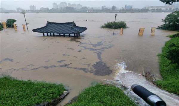 A pavilion at Go<em></em>ngsanseong Fortress located in Gongju, 162 kilometers south of Seoul, is flooded by heavy rain on July 15, 2023, in this photo provided by the Cultural Heritage Administration. The cultural heritage established during the Baekje Period (234-678) was designated as a UNESCO heritage site. (PHOTO NOT FOR SALE) (Yonhap)