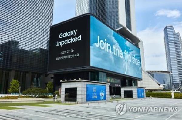 报告显示，全球智能手机销量同比下降11%，三星引领市场