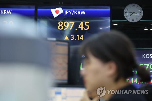 This July 5, 2023, file photo shows a yen-won exchange rate mo<em></em>nitor in a bank in central Seoul. (Yonhap)