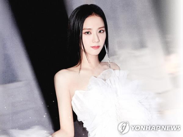 BALCKPINK的智秀正在和演员安宝铉约会