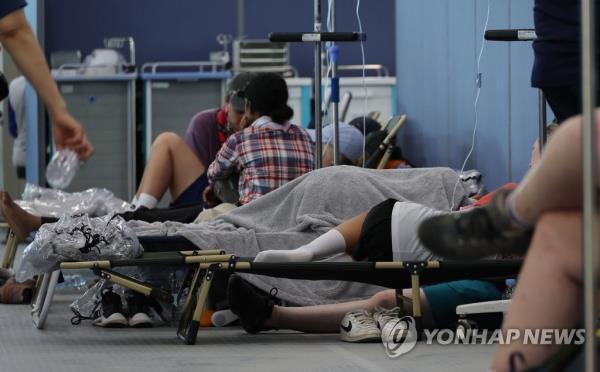 在世界嘉年华开幕式上，108人在热浪中被送往医院