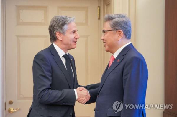 South Korean Foreign Minister Park Jin (R) shakes hands with U.S. Secretary of State Antony Bl<em></em>inken before their talks in Washington on Feb. 3, 2023, in this file photo provided by Seoul's foreign ministry. (PHOTO NOT FOR SALE) (Yonhap)