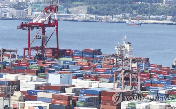 Shipping co<em></em>ntainers are stacked high at a port in Busan, 320 kilometers southeast of Seoul, in this file photo taken Aug. 1, 2023. (Yonhap)