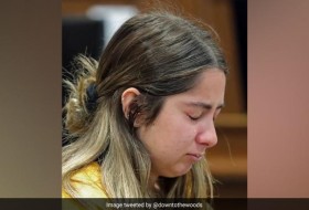 美国一名女子在发现自己的大学秘密后，用刀捅了母亲30刀，杀死了她
