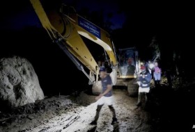 墨西哥暴雨引发山洪，8人死亡，2人失踪