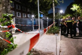 鹿特丹医院接到枪手警告报告