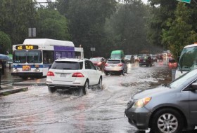 纽约暴雨后被水淹没;机场、地铁部分受损