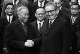 1973年诺贝尔和平奖如何在世界范围内引发冲击波