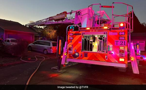 1 killed As Small Plane Crashes On Roof Of House In US