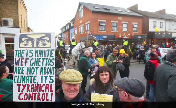 Protesters demo<em></em>nstrate against 15-minute cities on Feb. 18 in Oxford, England. 