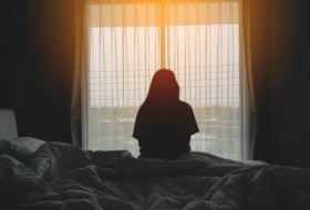 “情感上，他毁了我”:为什么亲密伴侣性暴力需要像陌生人强奸一样被严肃对待